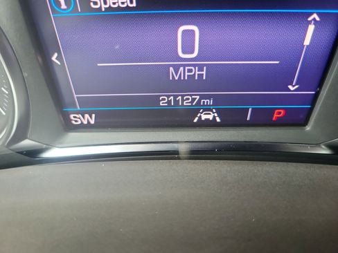 Used 2023 GMC Terrain SLE image 23