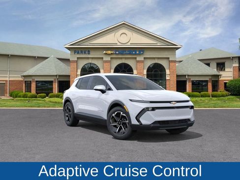 New 2026 Chevrolet Equinox EV LT image 2