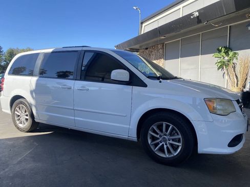 Used 2014 Dodge Grand Caravan SXT FWD image 14