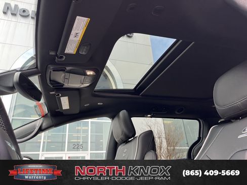 New 2026 Chrysler Pacifica Limited FWD image 12
