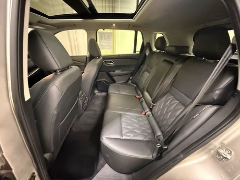Used 2026 Nissan Rogue Platinum w/ Platinum Premium Package AWD/4WD image 18