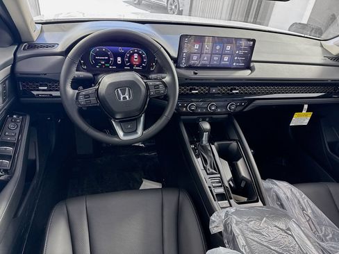 Used 2023 Honda Accord Touring image 14