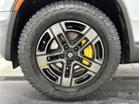 Used 2022 Rivian R1T Adventure image 9