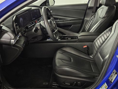Used 2025 Hyundai Elantra Limited image 25