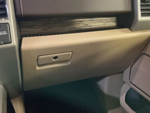 Used 2019 Ford F150 Lariat image 29