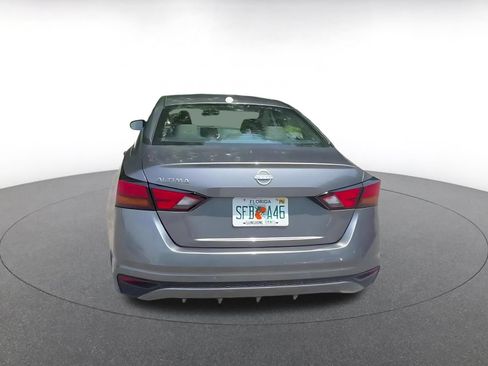 Used 2025 Nissan Altima 2.5 SV FWD image 12