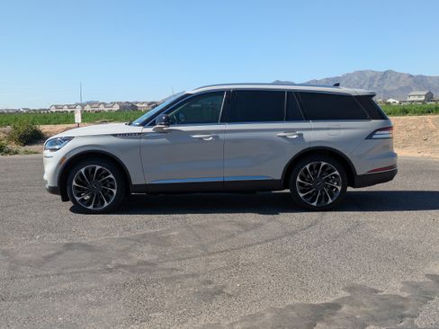 Used 2023 Lincoln Aviator Reserve w/ Equipment Group 201A image 6