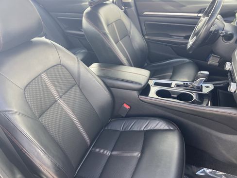 Used 2024 Nissan Altima 2.5 SR image 10