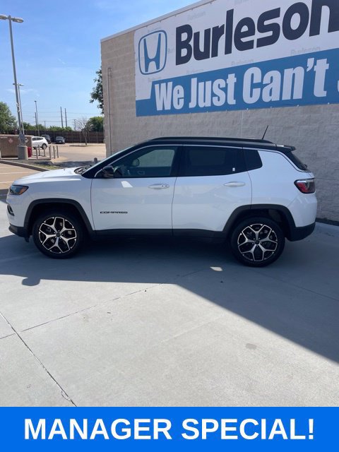 Used 2025 Jeep Compass Limited AWD/4WD image 7