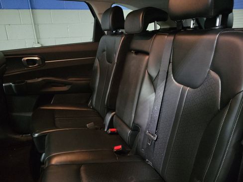 Used 2023 Kia Sorento S image 9