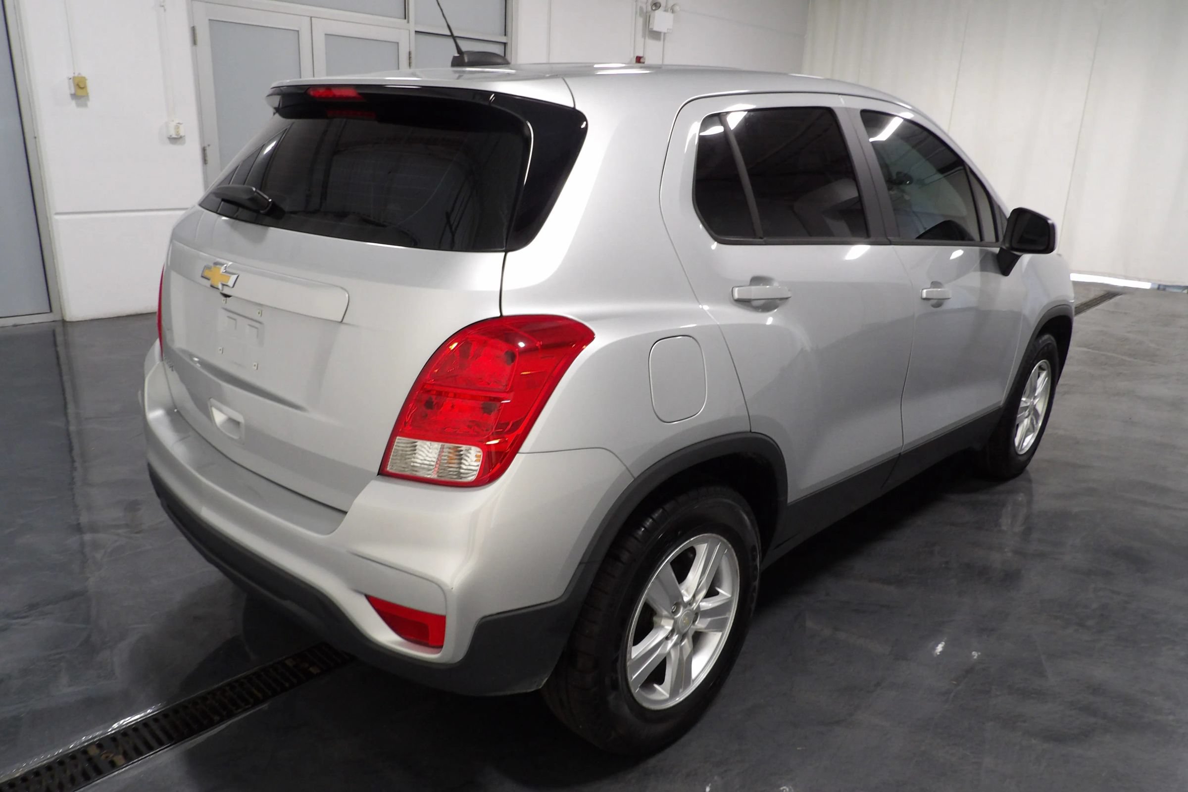 Used 2018 Chevrolet Trax LS FWD image 4