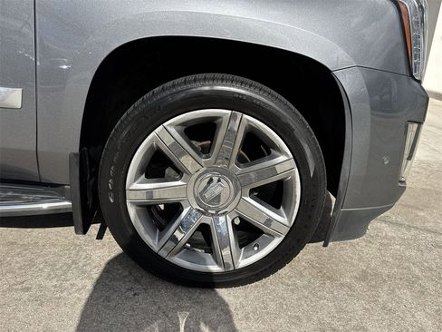 Used 2020 Cadillac Escalade ESV Luxury image 61