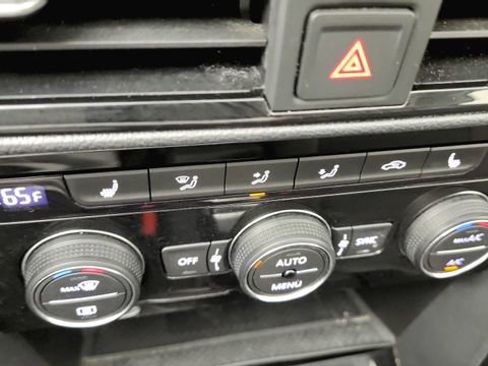 Used 2024 Volkswagen Taos SE image 15