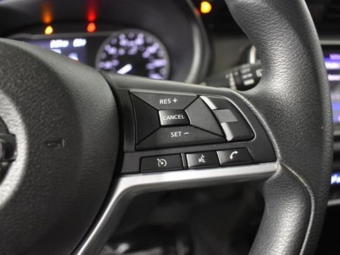 Used 2018 Nissan Kicks SV FWD image 15