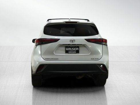 Used 2024 Toyota Highlander XLE image 6