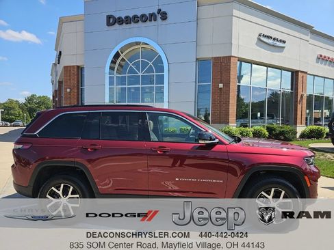 Certified 2025 Jeep Grand Cherokee Limited w/ Luxury Tech Group II AWD/4WD image 1