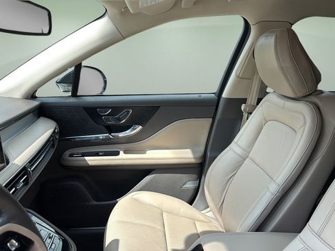 Used 2020 Lincoln Corsair AWD w/ Premium Package image 13