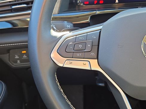 Used 2025 Volkswagen Atlas SE image 21