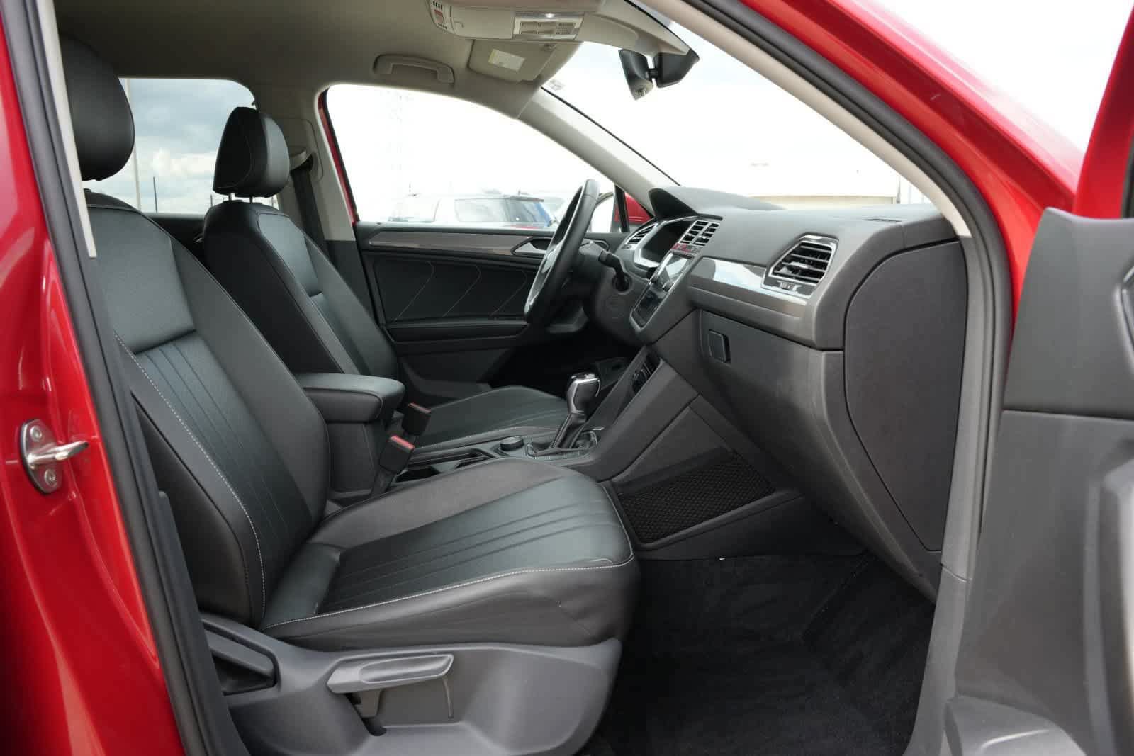 Used 2022 Volkswagen Tiguan SE AWD/4WD image 22