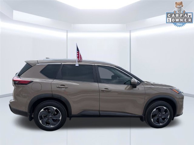 Used 2024 Nissan Rogue SV w/ SV Premium Package FWD image 11