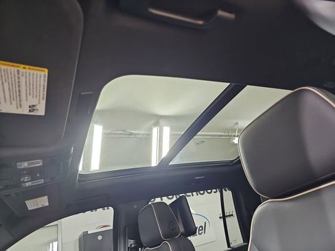 Used 2025 Chevrolet Suburban Premier AWD/4WD image 36