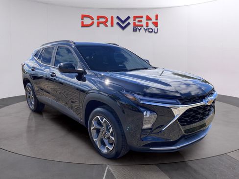 New 2026 Chevrolet Trax LT w/ Driver Confidence Package image 8