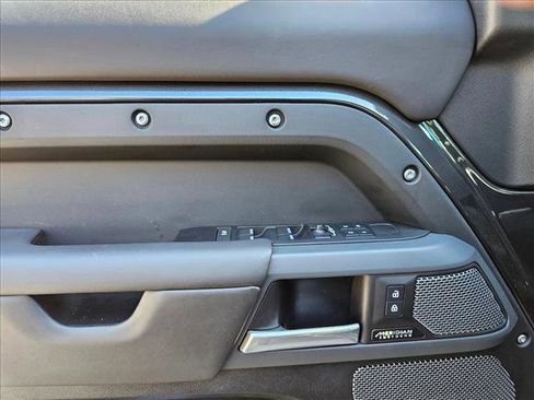 Used 2024 Land Rover Defender 110 X-Dynamic SE image 9