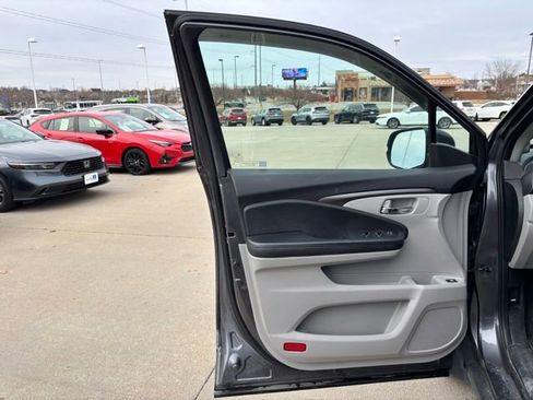 Used 2017 Honda Pilot LX image 9