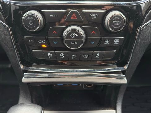 Used 2019 Jeep Grand Cherokee Limited image 14