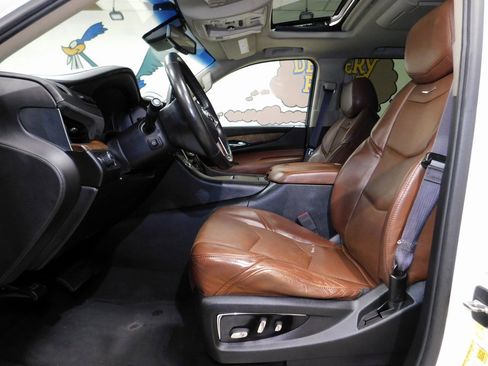 Used 2015 Cadillac Escalade Luxury image 31