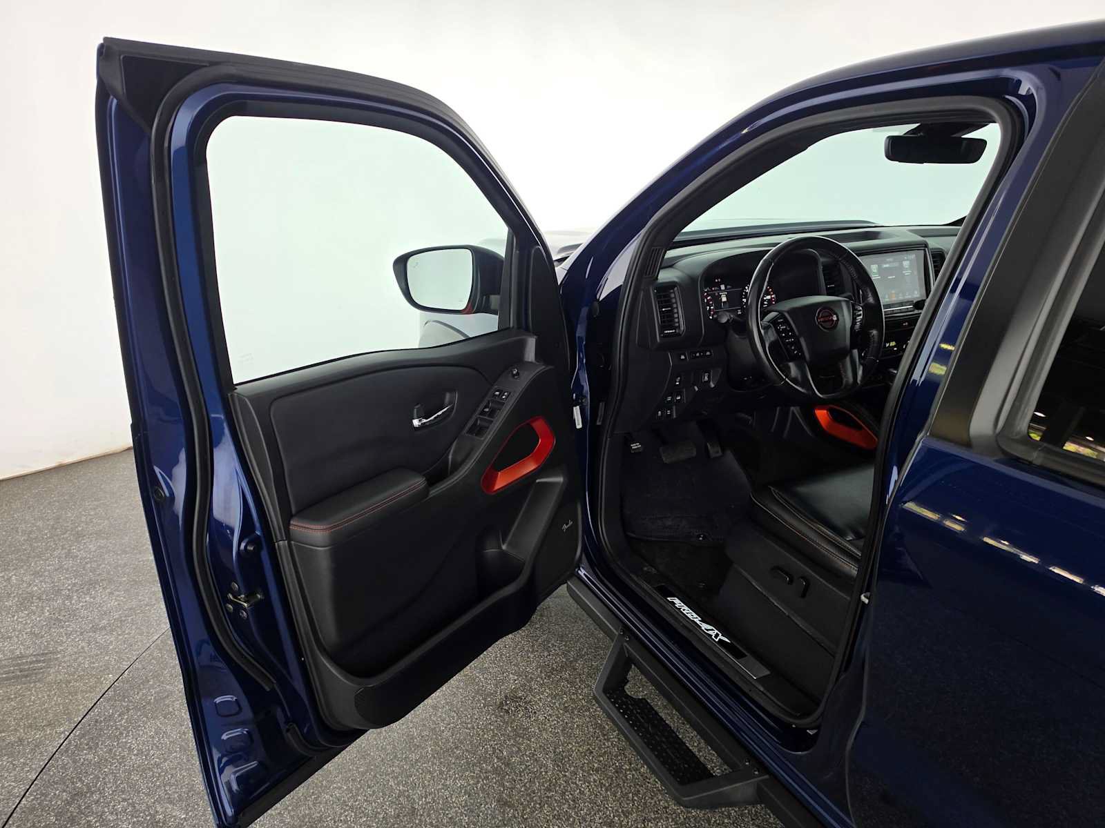 Used 2023 Nissan Frontier PRO-4X w/ Pro-4X Premium Package AWD/4WD image 19