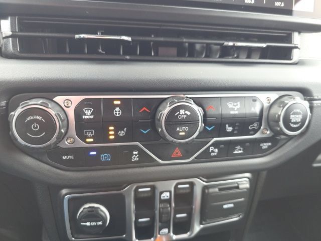 Used 2025 Jeep Wrangler Unlimited Sahara w/ Safety Group AWD/4WD image 30
