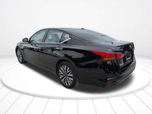 Used 2025 Nissan Altima 2.5 SV FWD image 6