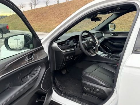 New 2026 Jeep Grand Cherokee Limited AWD/4WD image 15