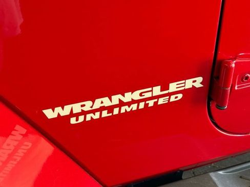 Used 2011 Jeep Wrangler Unlimited Sahara w/ Connectivity Group image 8