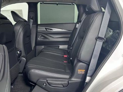 Certified 2025 INFINITI QX60 Luxe w/ Vision Package image 20