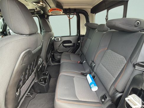 Used 2021 Jeep Gladiator Mojave AWD/4WD image 15