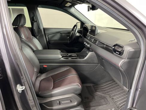 Certified 2025 Honda Pilot Black Edition image 6