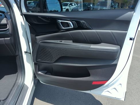 Used 2025 Kia Carnival SX Prestige FWD image 41