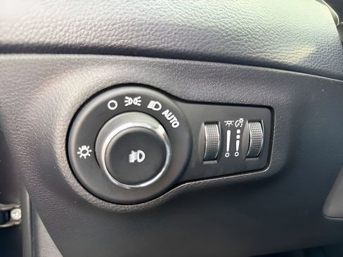 Used 2019 Jeep Compass Limited image 21