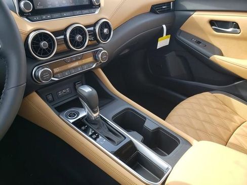 Used 2025 Nissan Sentra SV w/ SV Premium Package image 27