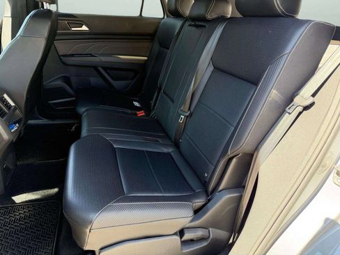 Used 2021 Volkswagen Atlas Cross Sport SE image 17