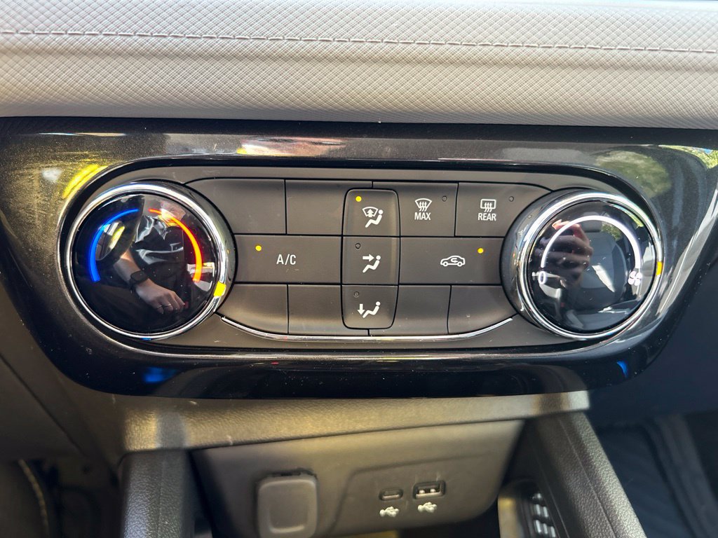 Used 2025 Chevrolet TrailBlazer LT AWD/4WD image 17