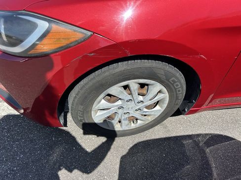Used 2018 Hyundai Elantra SE w/ Cargo Package FWD image 10