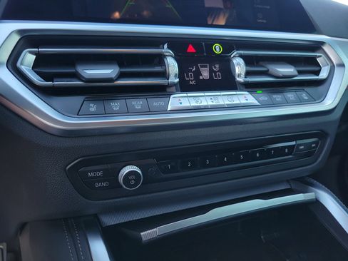 Used 2023 BMW M440i M440i w/ Premium Package image 24