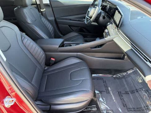 Certified 2025 Hyundai Elantra Limited image 19