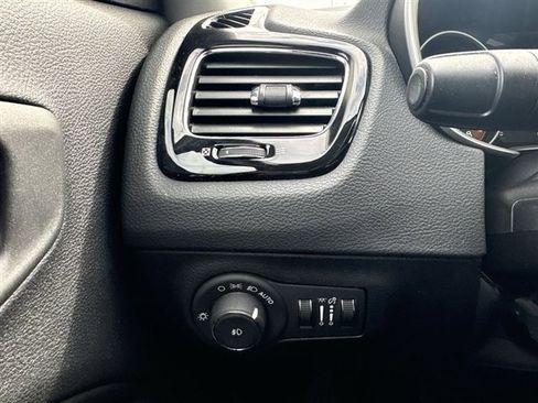 Used 2019 Jeep Compass Latitude image 17