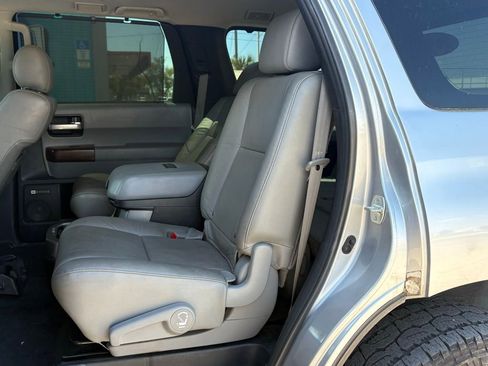 Used 2015 Toyota Sequoia Platinum image 11