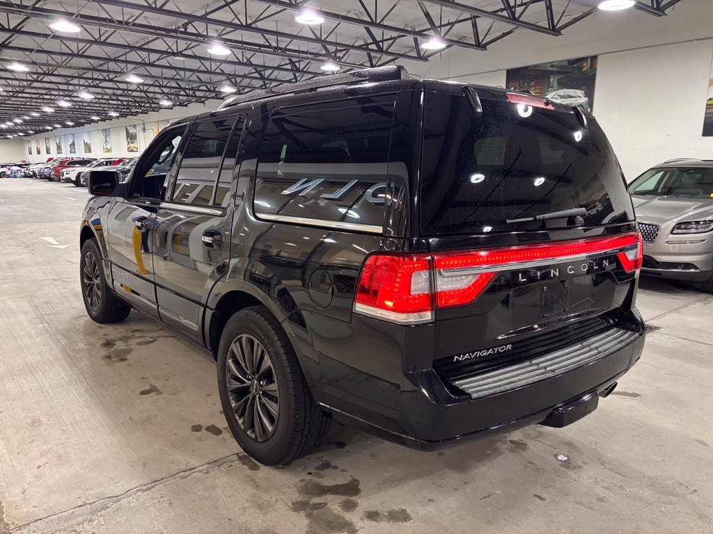 Used 2017 Lincoln Navigator Select AWD/4WD image 3