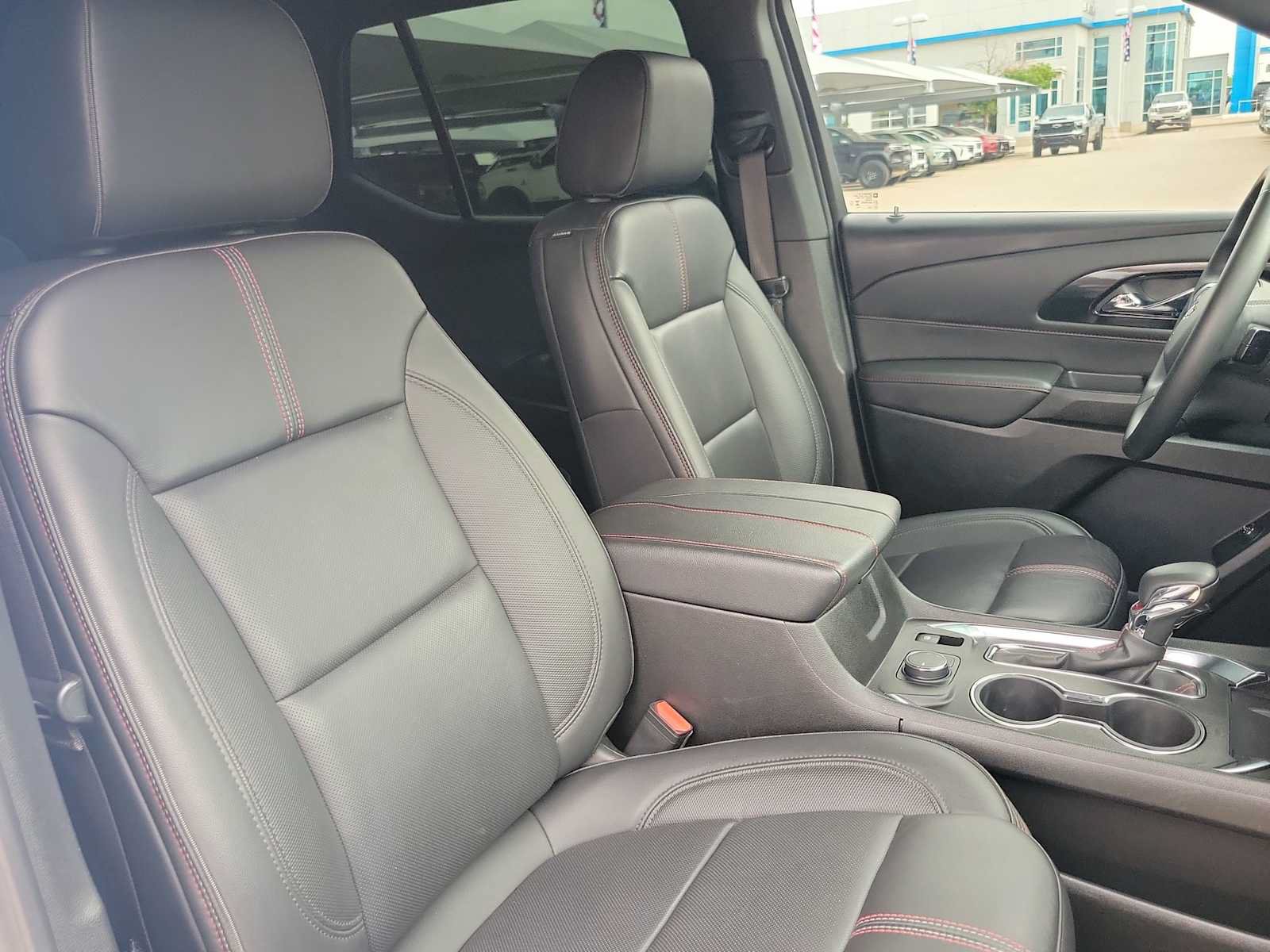 Used 2023 Chevrolet Traverse RS FWD image 18